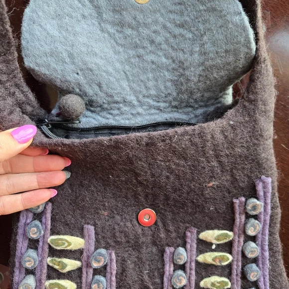 Rising Tide Handmade Nepal 100% Felted Wool Floral Boho Crossbody - Picture 13 of 13